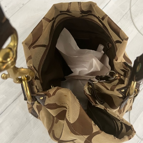 Beautiful Coach Hobo Purse - Picture 13 of 16